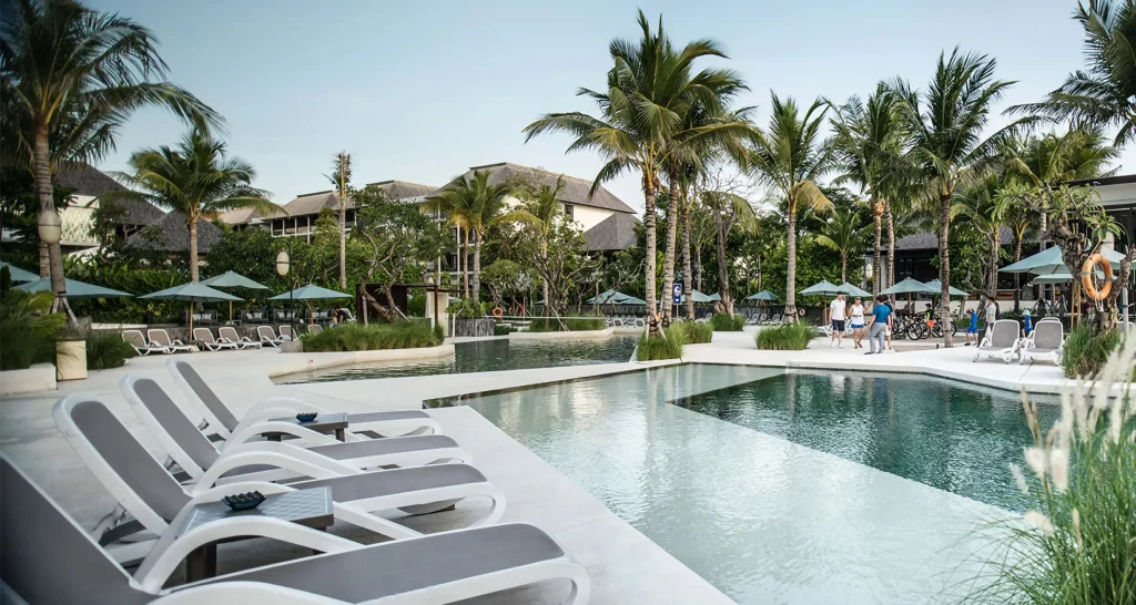 I-travel-2-see-bali-The Anvaya Beach Resort Pool-Bar