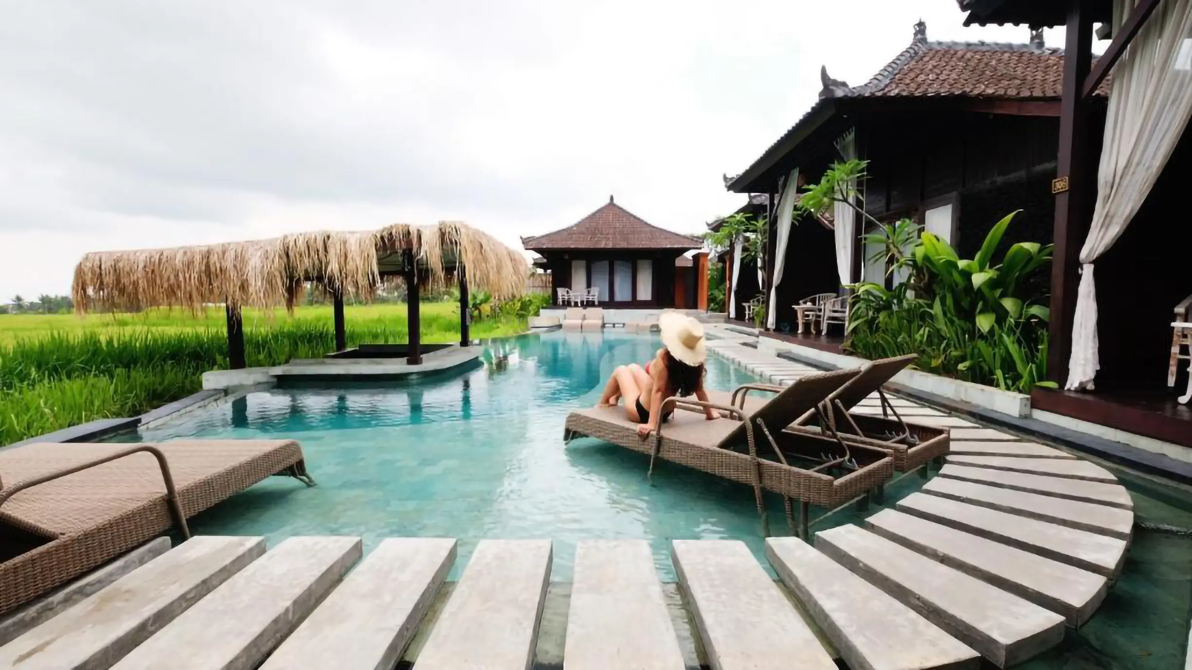 I-travel-2-see-bali-kayangan swimming pool